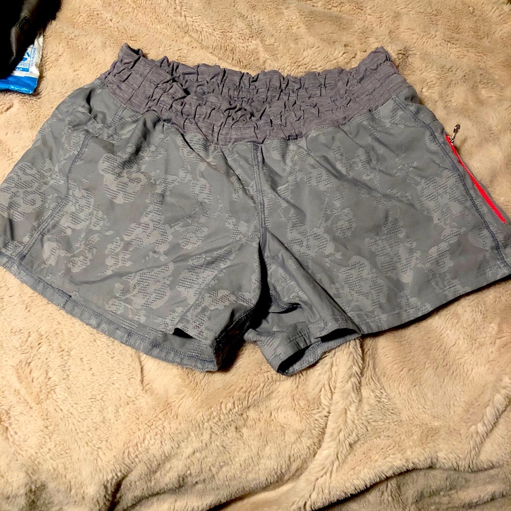 Lululemon tracker shorts